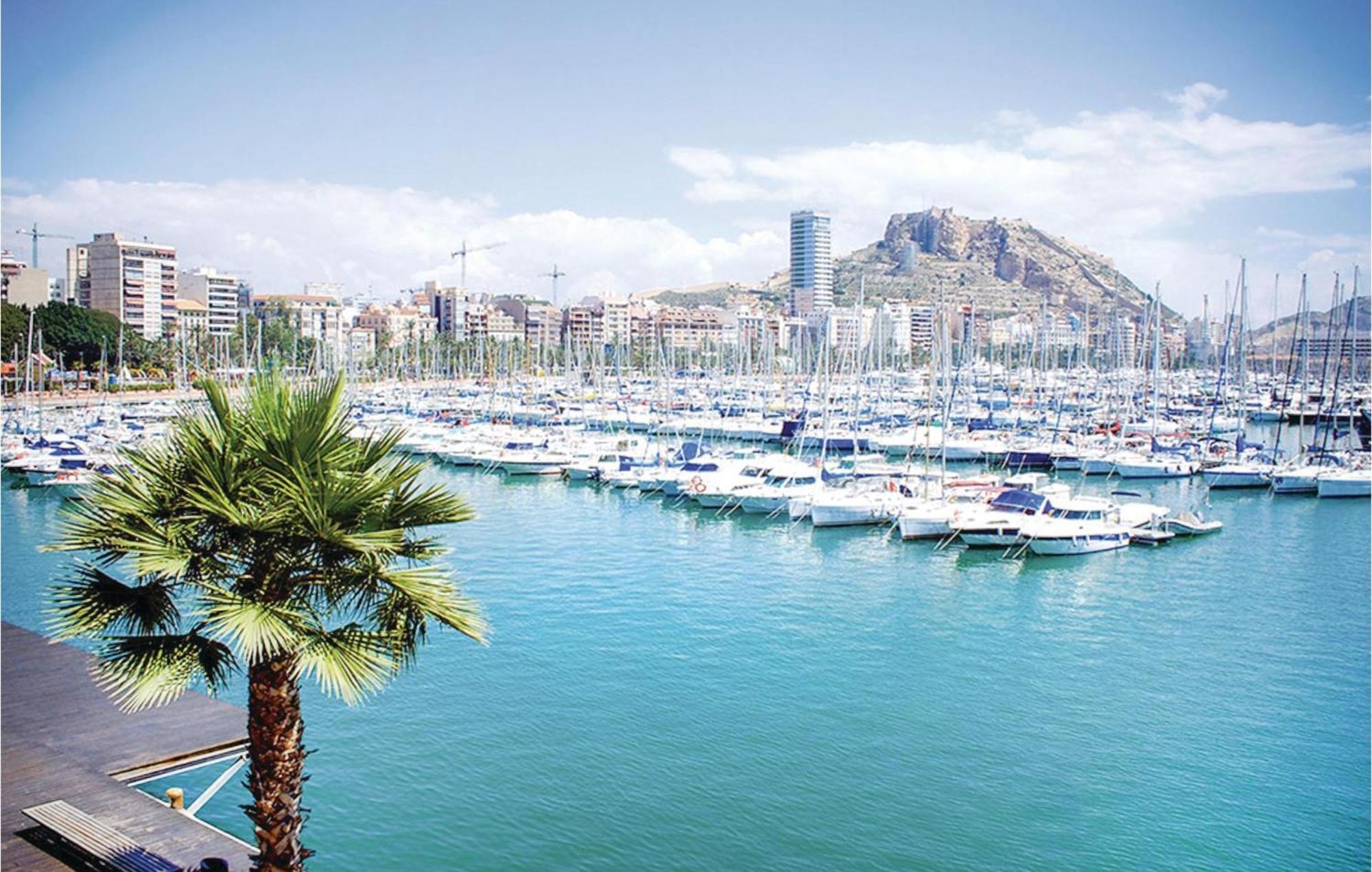 3 Bedroom Gorgeous Apartment In Alicante Exterior photo